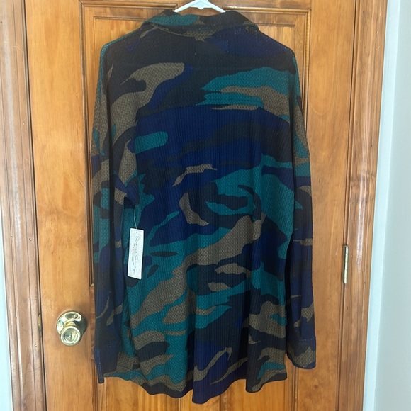 French Laundry Women’s Plus French Camo Button Down - Picture 8 of 8